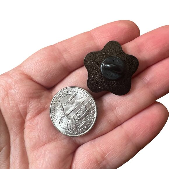 Spongebob Squarepants Smiley Pickle Enamel Pin - Picture 6 of 10